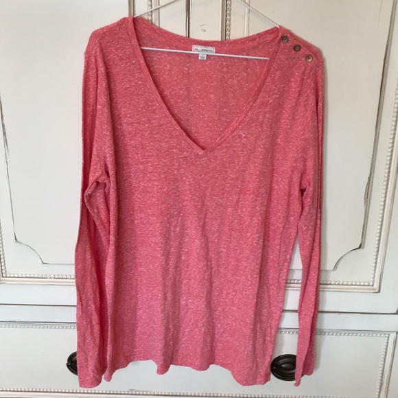 GAP Tops - Gap Long Sleeve Top w/ 3 button detail